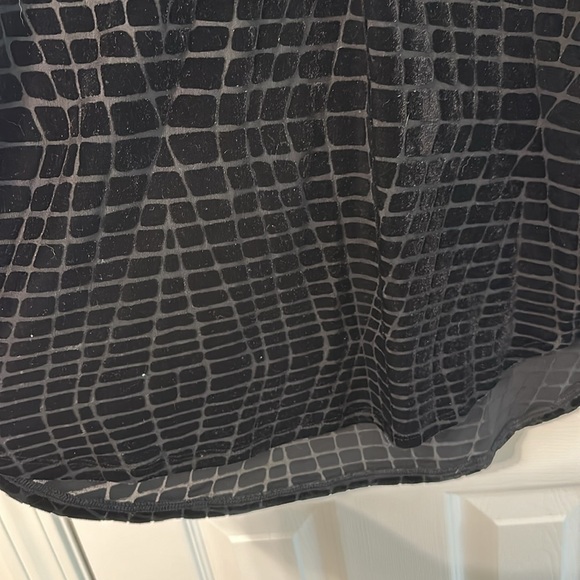 NWT White Housr Black Market Blouse. - Picture 3 of 4